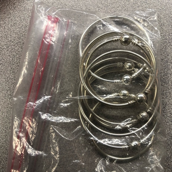 Pandora rings and bracelets - Picture 5 of 8